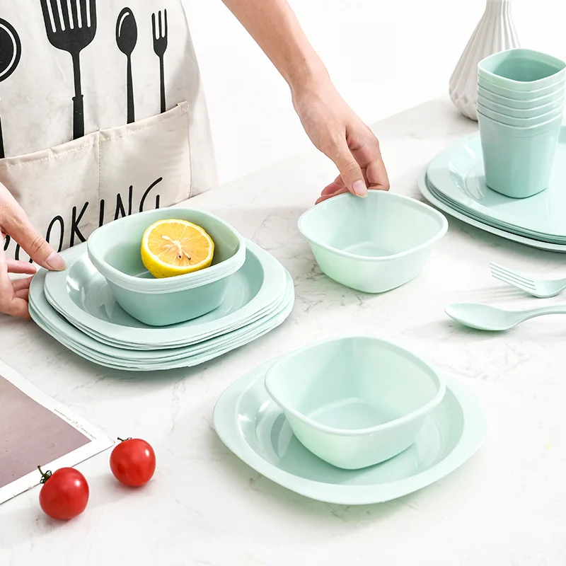 طقم أدوات مائدة بلاستيكية محمو - مراجعة Camping Cooking Dining Set وسعره